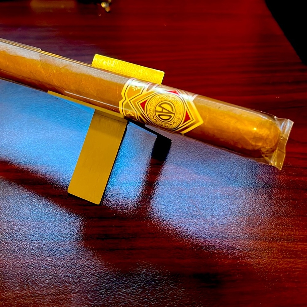 Collapsible Silver Cigar Stand (cigar not included)
